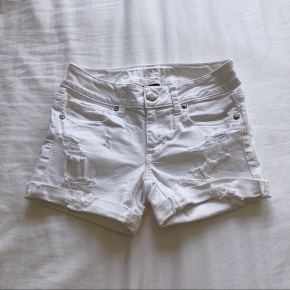 ⭐️American Eagle White Jean Short⭐️ - Picture 2 of 5
